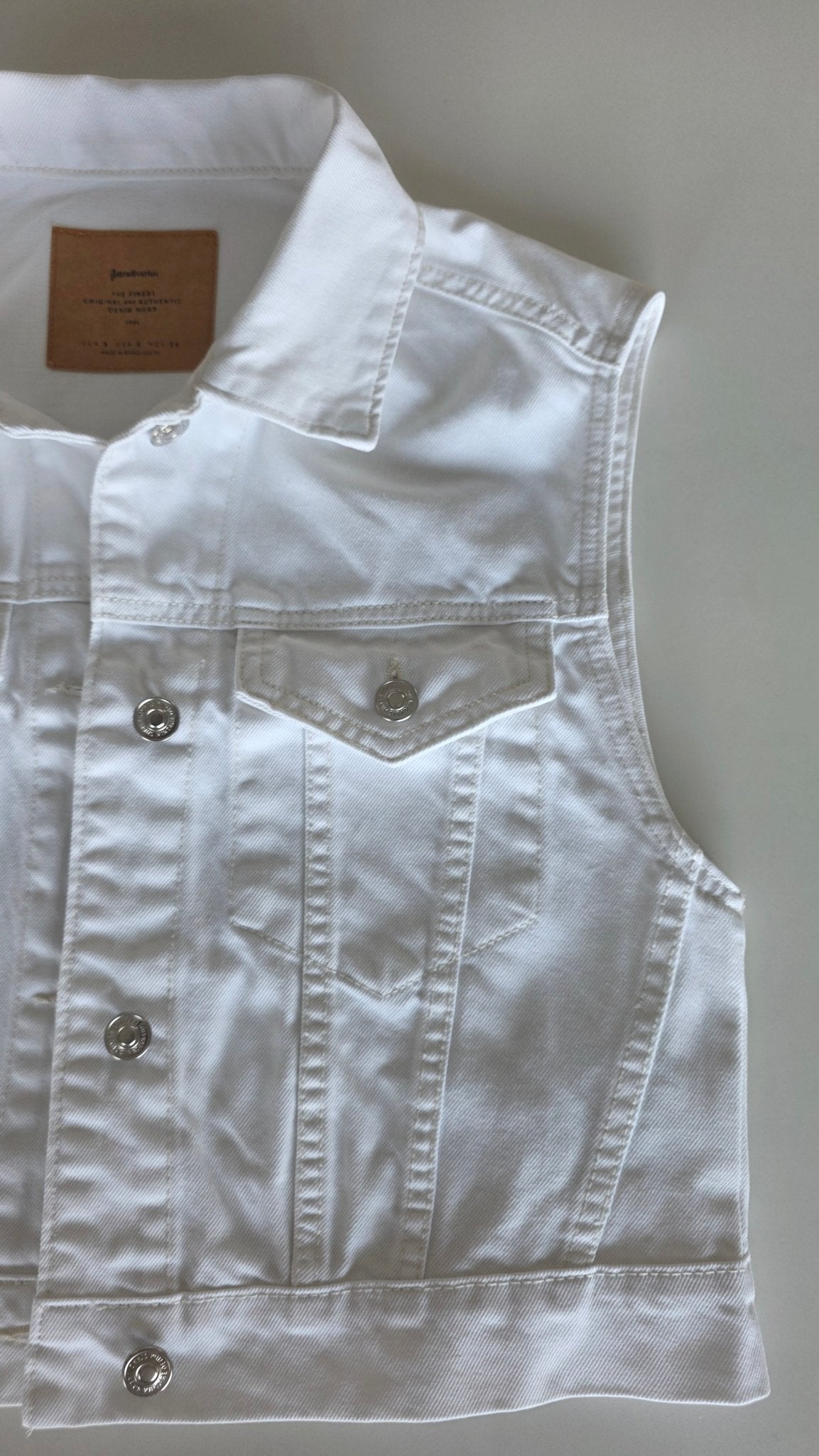 Veste à patchs blanche de marque Stradivarius - tailles S et M - Metalvest
