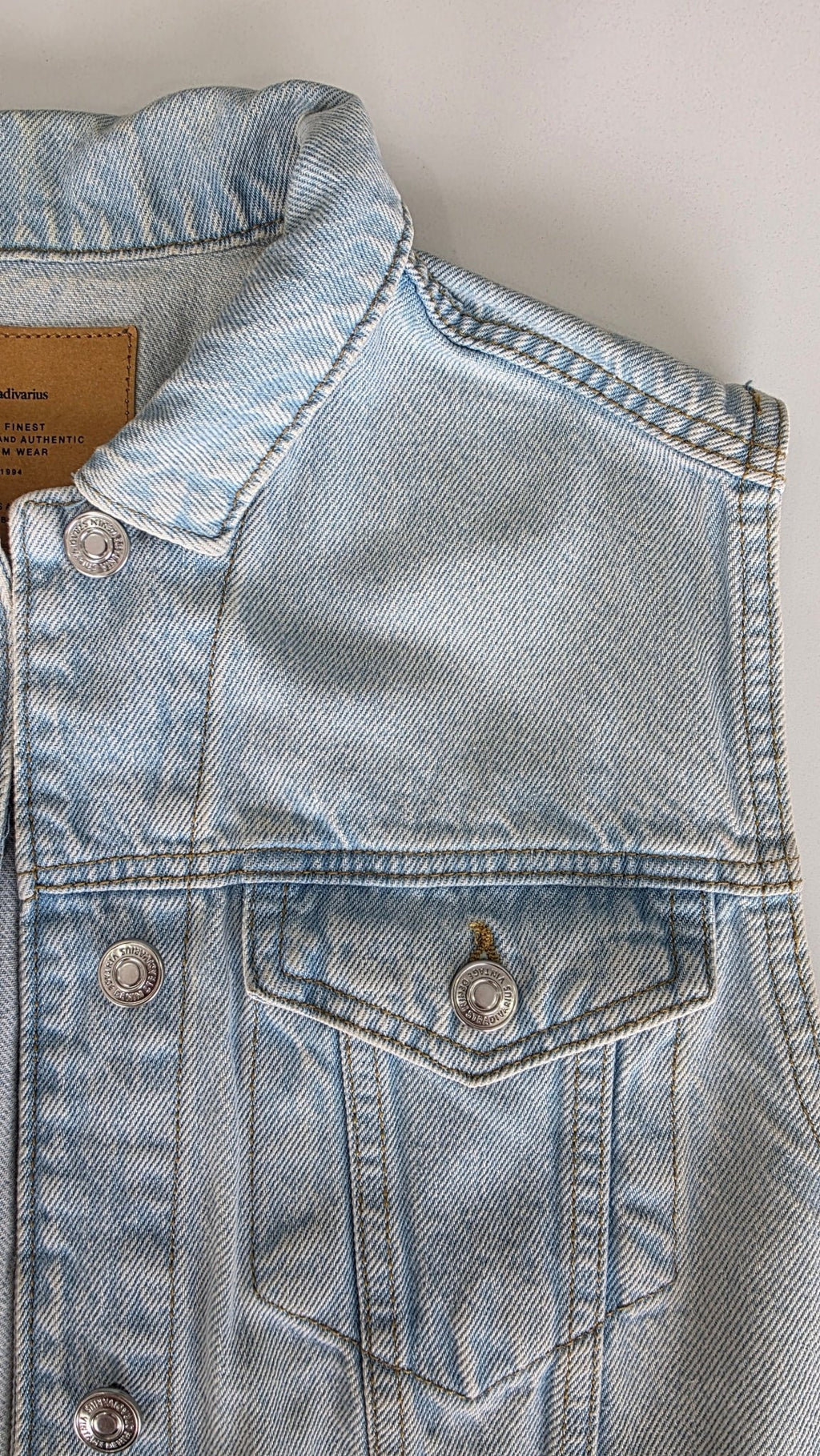 Veste à patchs bleue ciel de marque Stradivarius - taille S - Metalvest