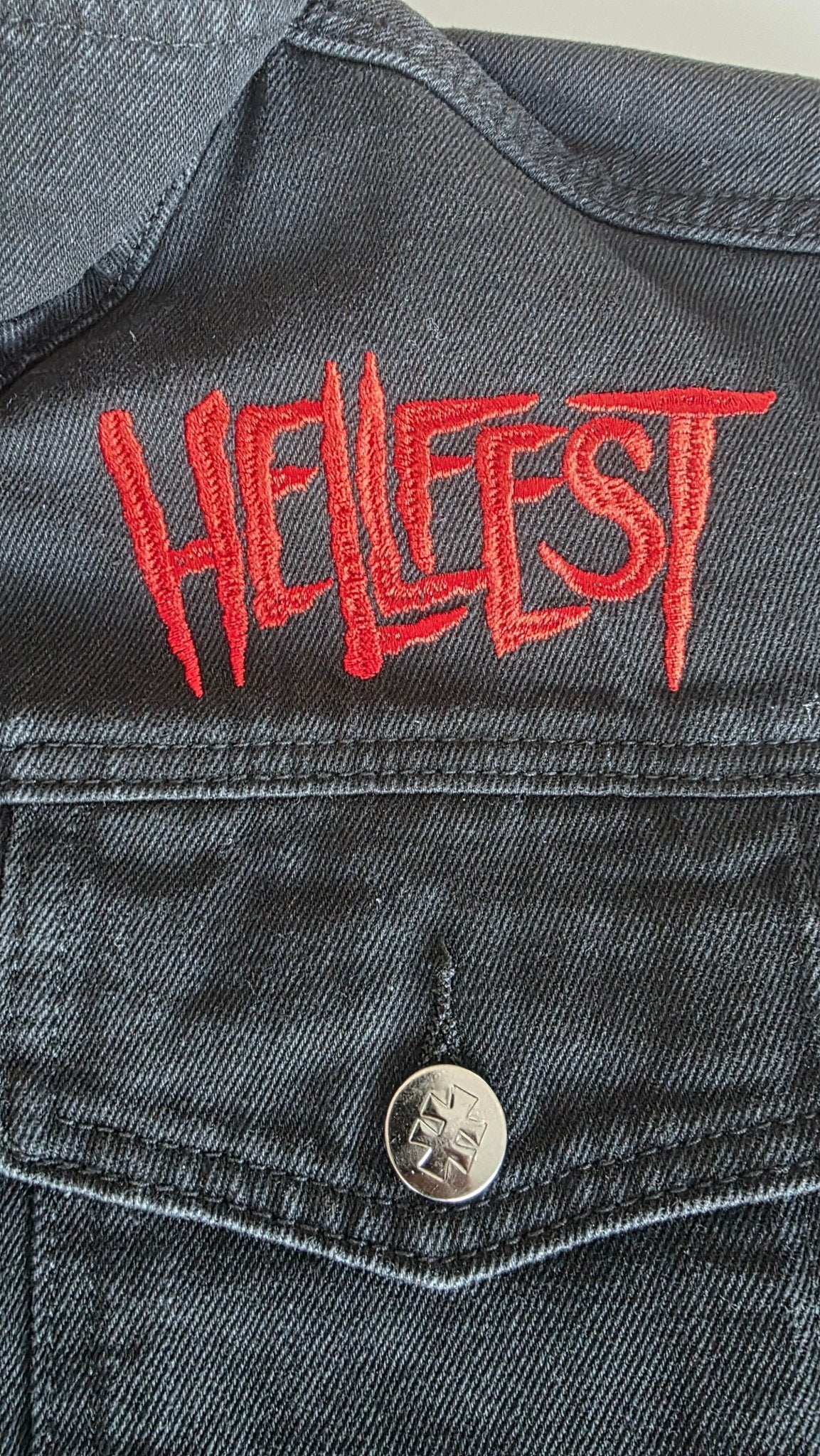 Veste à patchs customisée de marque Hellfest 2024 - tailles S à 2XL - Metalvest