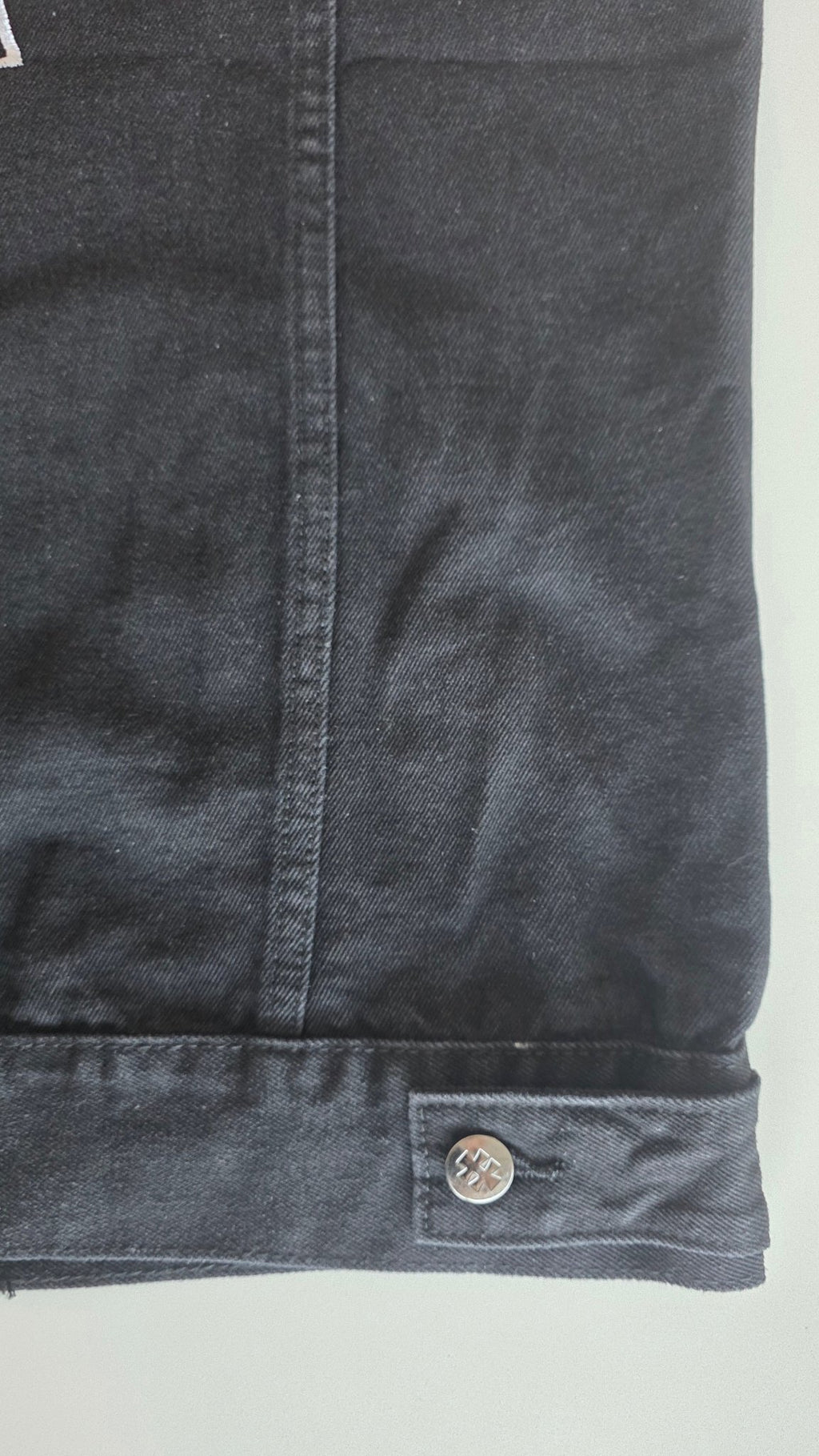 Veste à patchs customisée de marque Hellfest 2024 - tailles S à 2XL - Metalvest