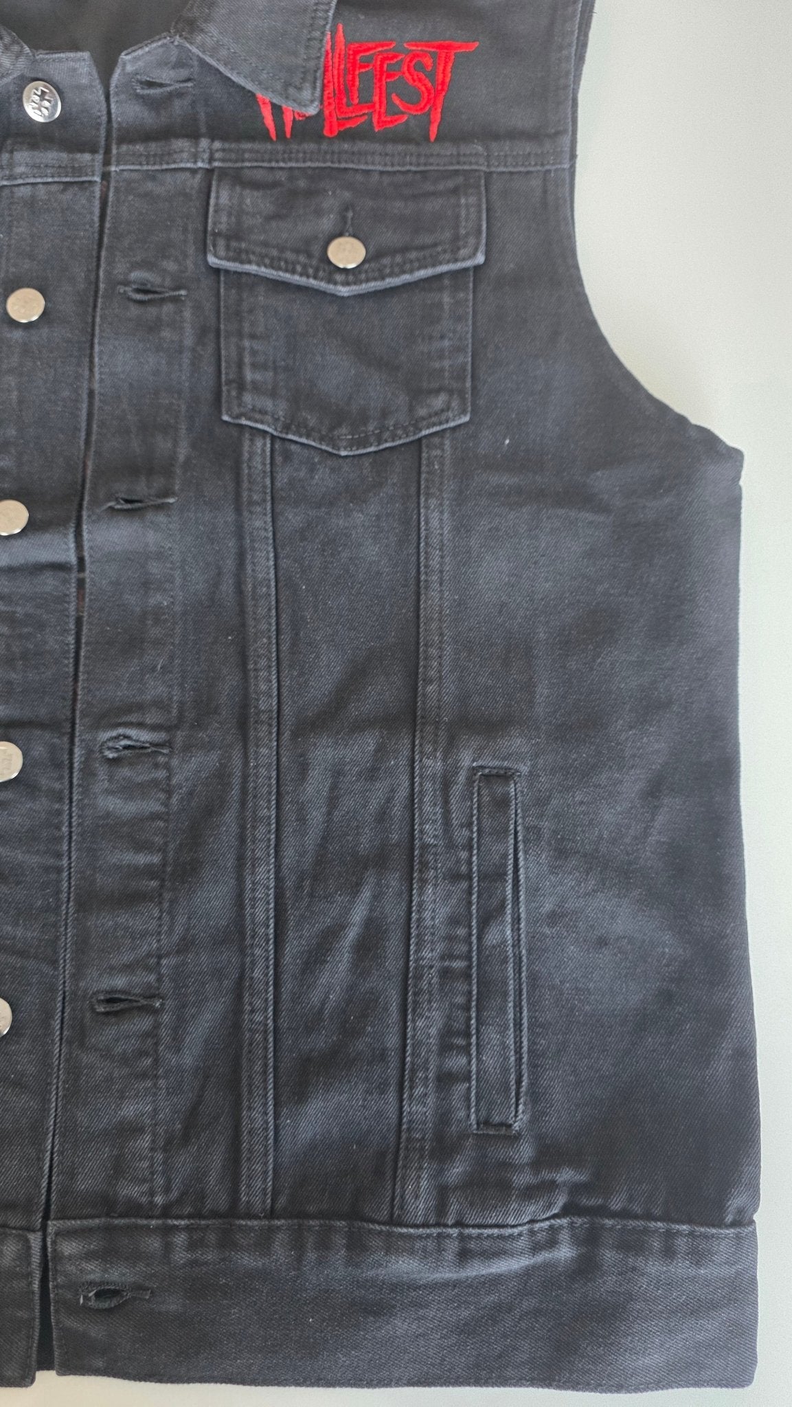 Veste à patchs customisée de marque Hellfest 2024 - tailles S à 2XL - Metalvest