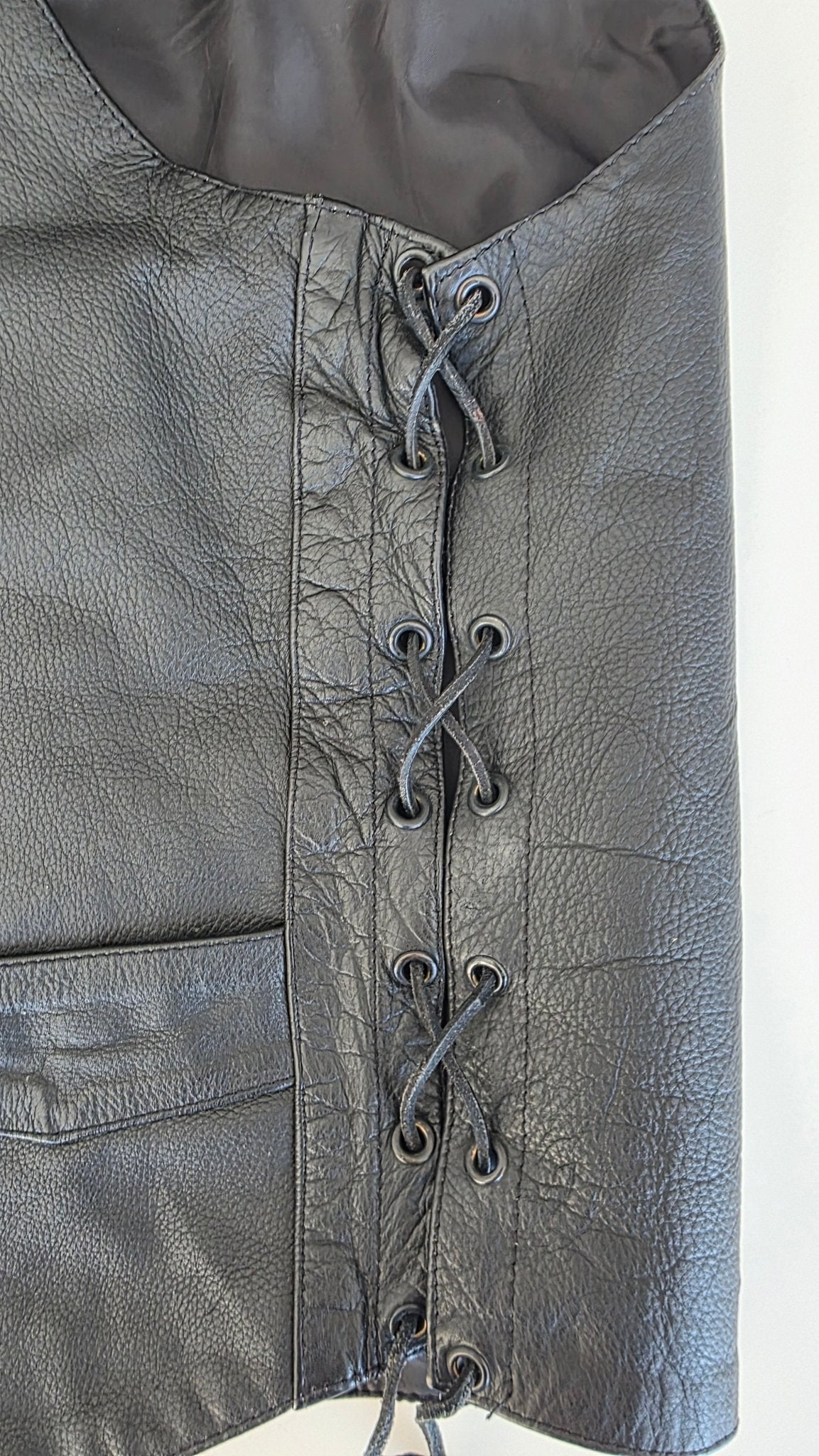 Veste à patchs en cuir noir de marque Leather Gallery - taille L - Metalvest
