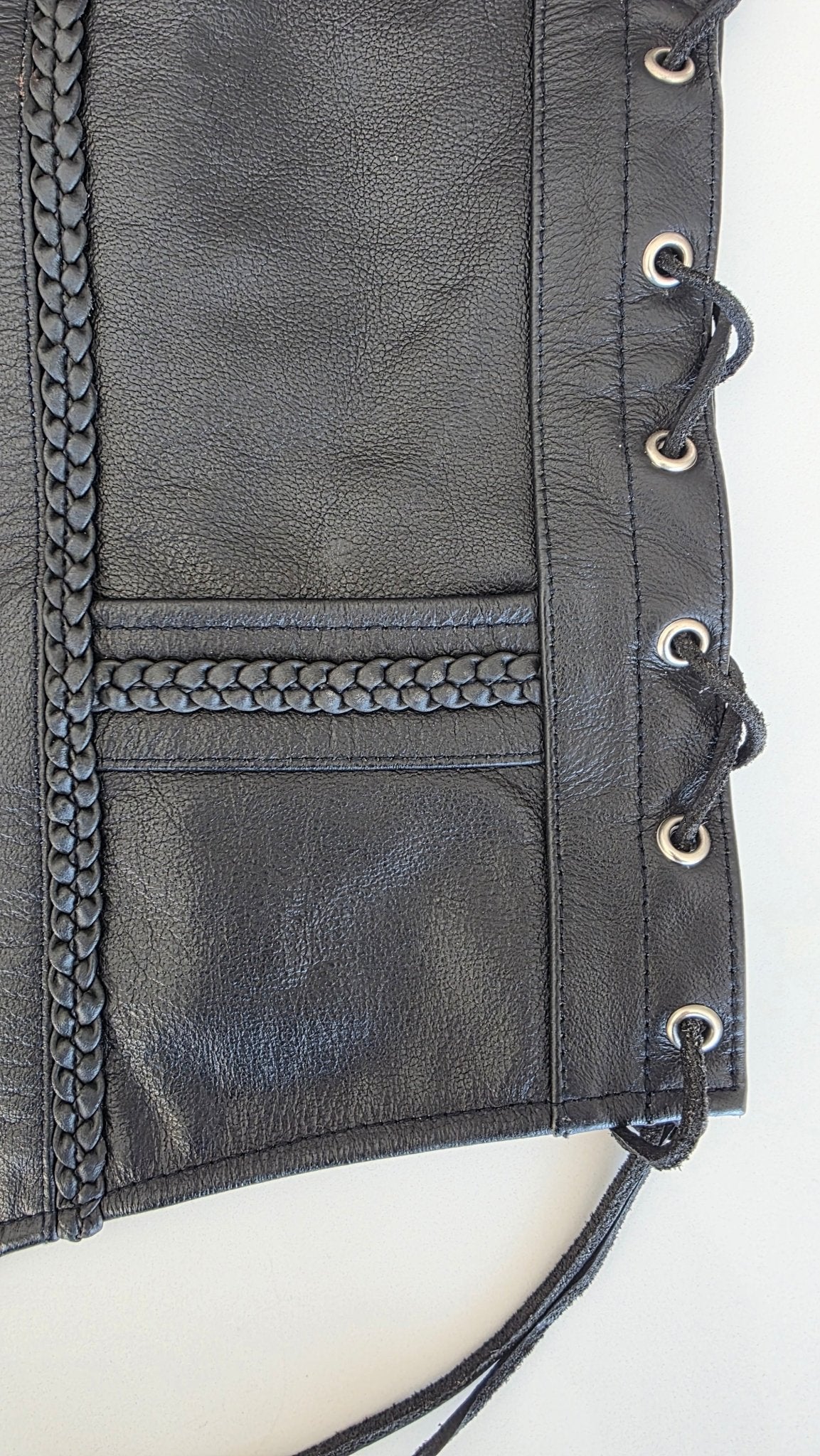 Veste à patchs en cuir noir de marque Leatherick - taille L - Metalvest