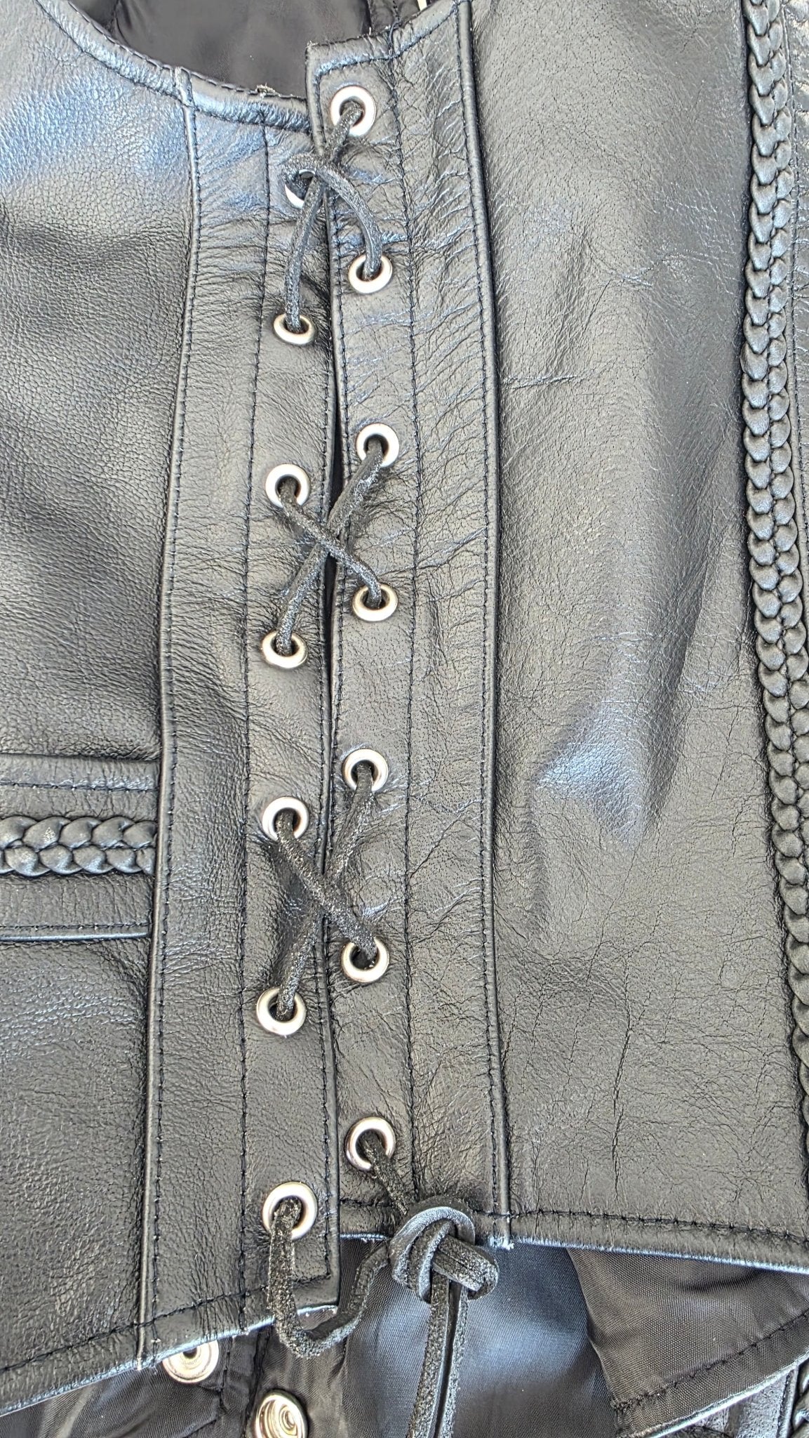Veste à patchs en cuir noir de marque Leatherick - taille L - Metalvest