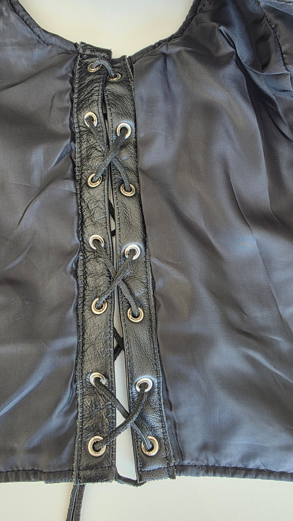 Veste à patchs en cuir noir de marque Leatherick - taille L - Metalvest