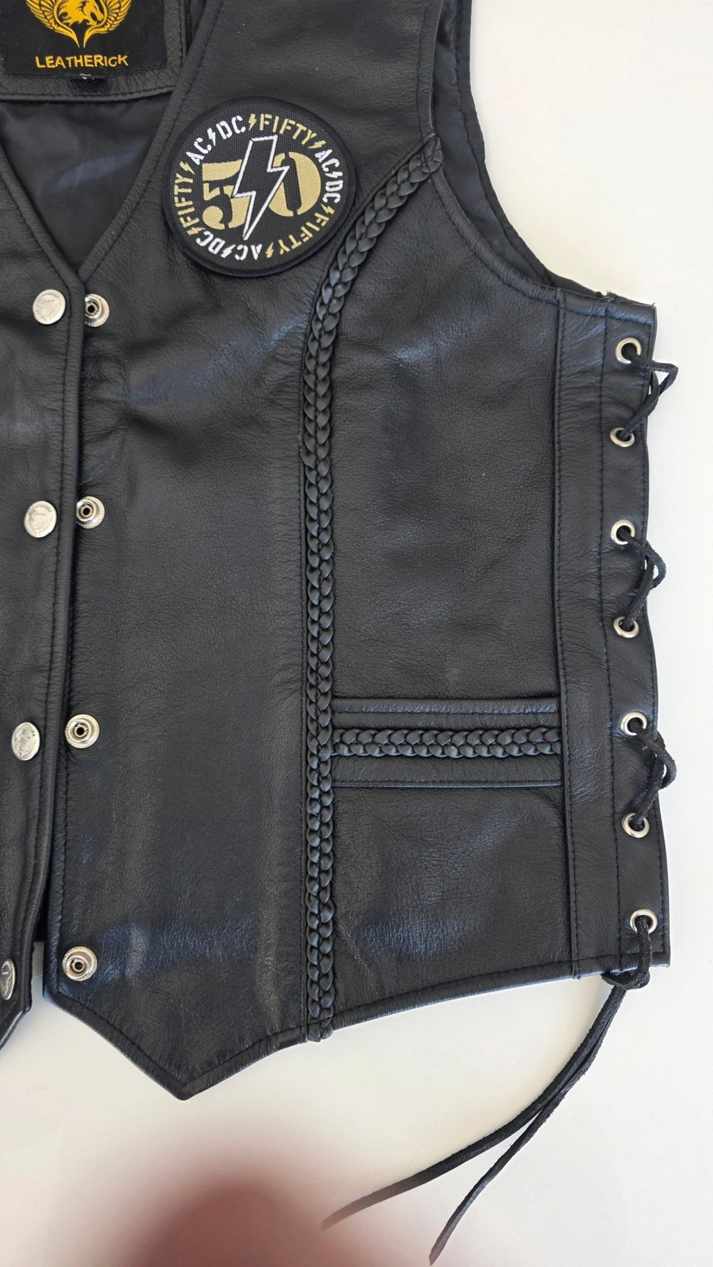 Veste à patchs en cuir noir de marque Leatherick - taille L - Metalvest