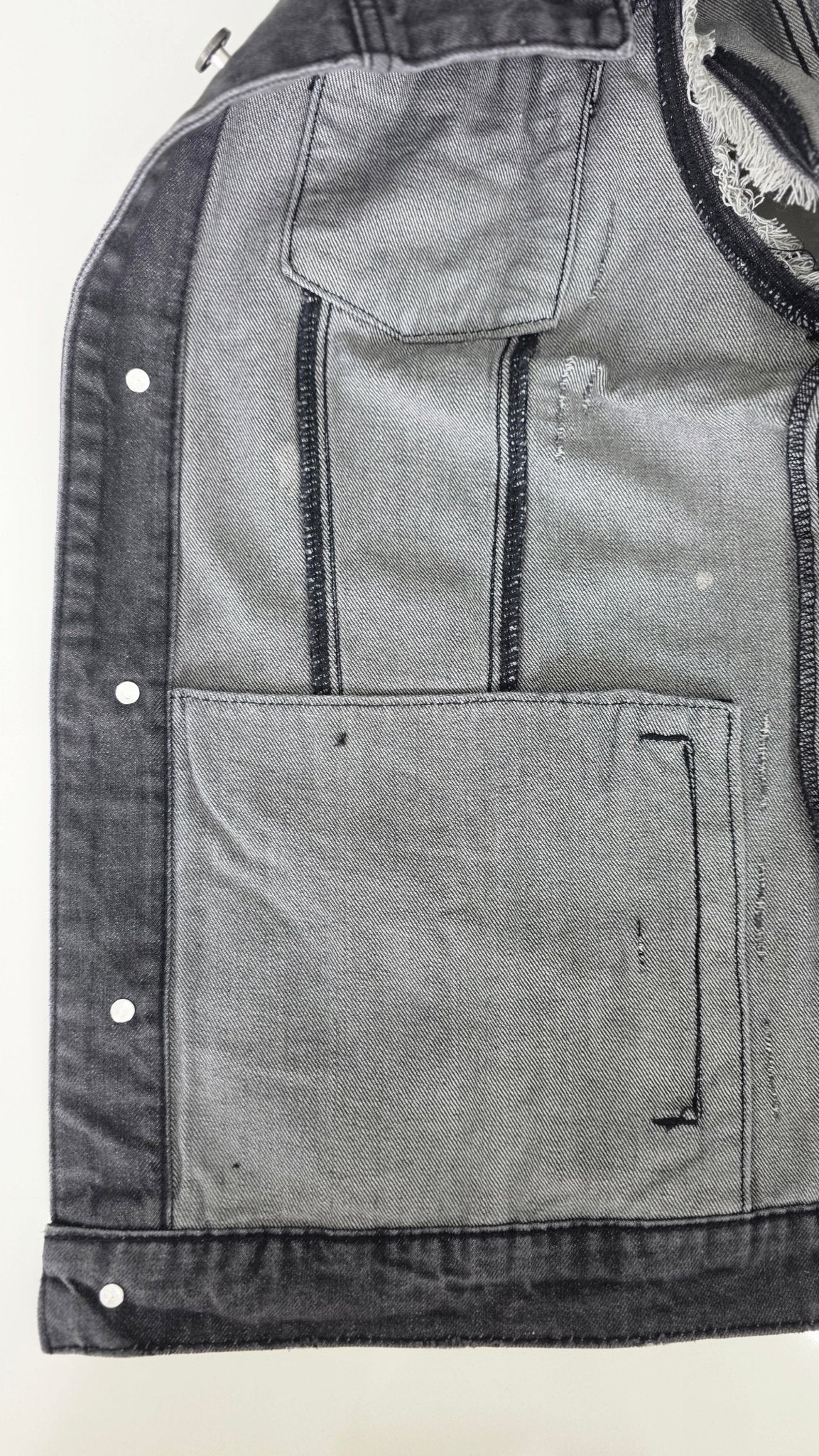 Veste à patchs grise "destroyed" (mais neuve !) de marque Forplay - tailles S à 2XL - Metalvest