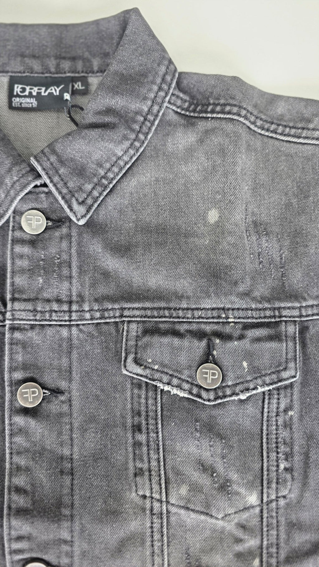 Veste à patchs grise "destroyed" (mais neuve !) de marque Forplay - tailles S à 2XL - Metalvest