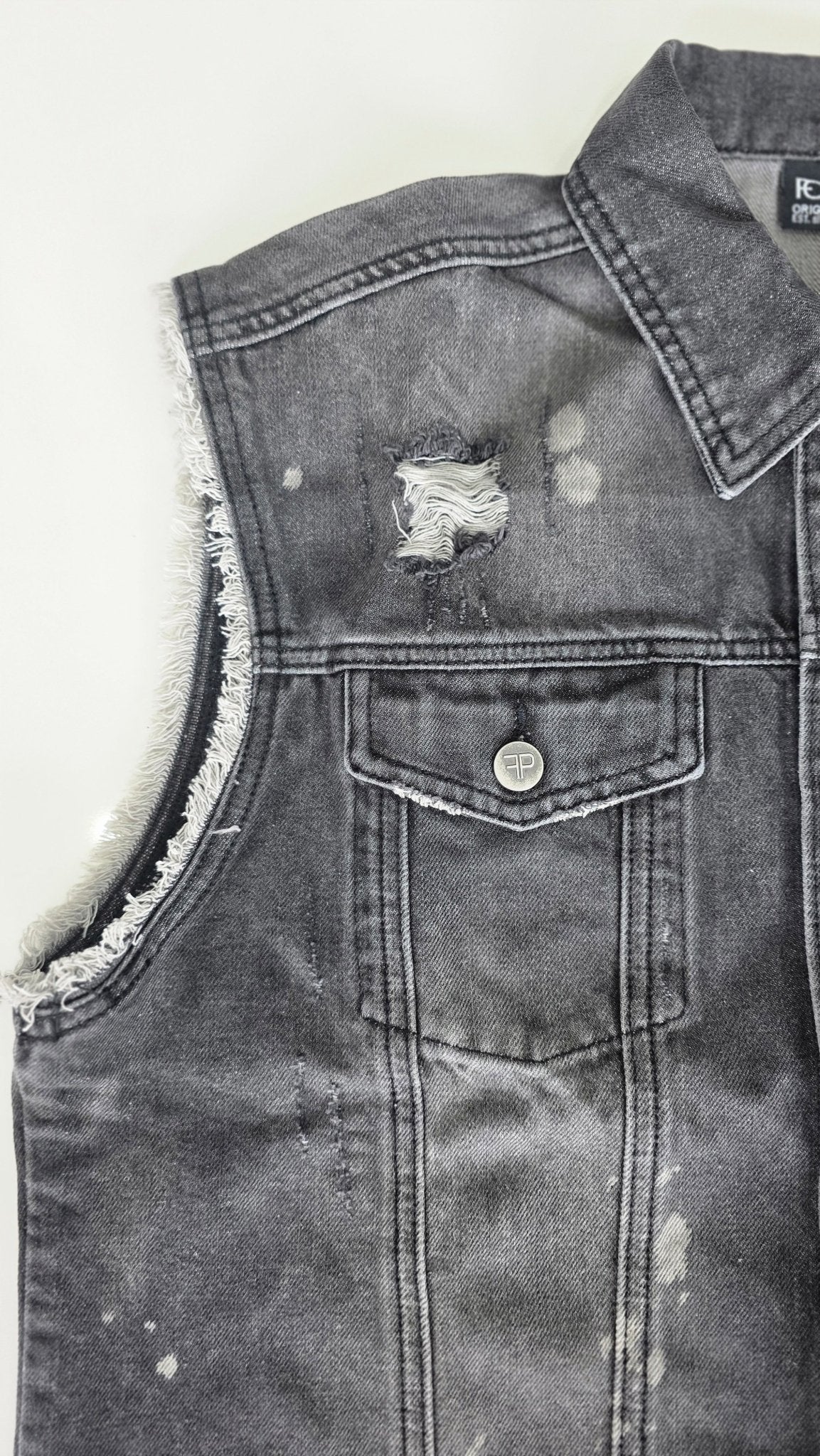 Veste à patchs grise "destroyed" (mais neuve !) de marque Forplay - tailles S à 2XL - Metalvest
