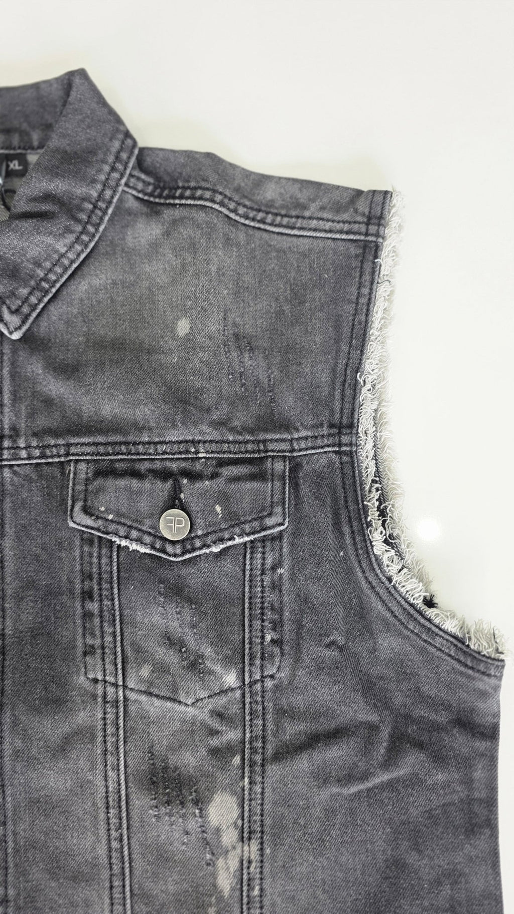 Veste à patchs grise "destroyed" (mais neuve !) de marque Forplay - tailles S à 2XL - Metalvest