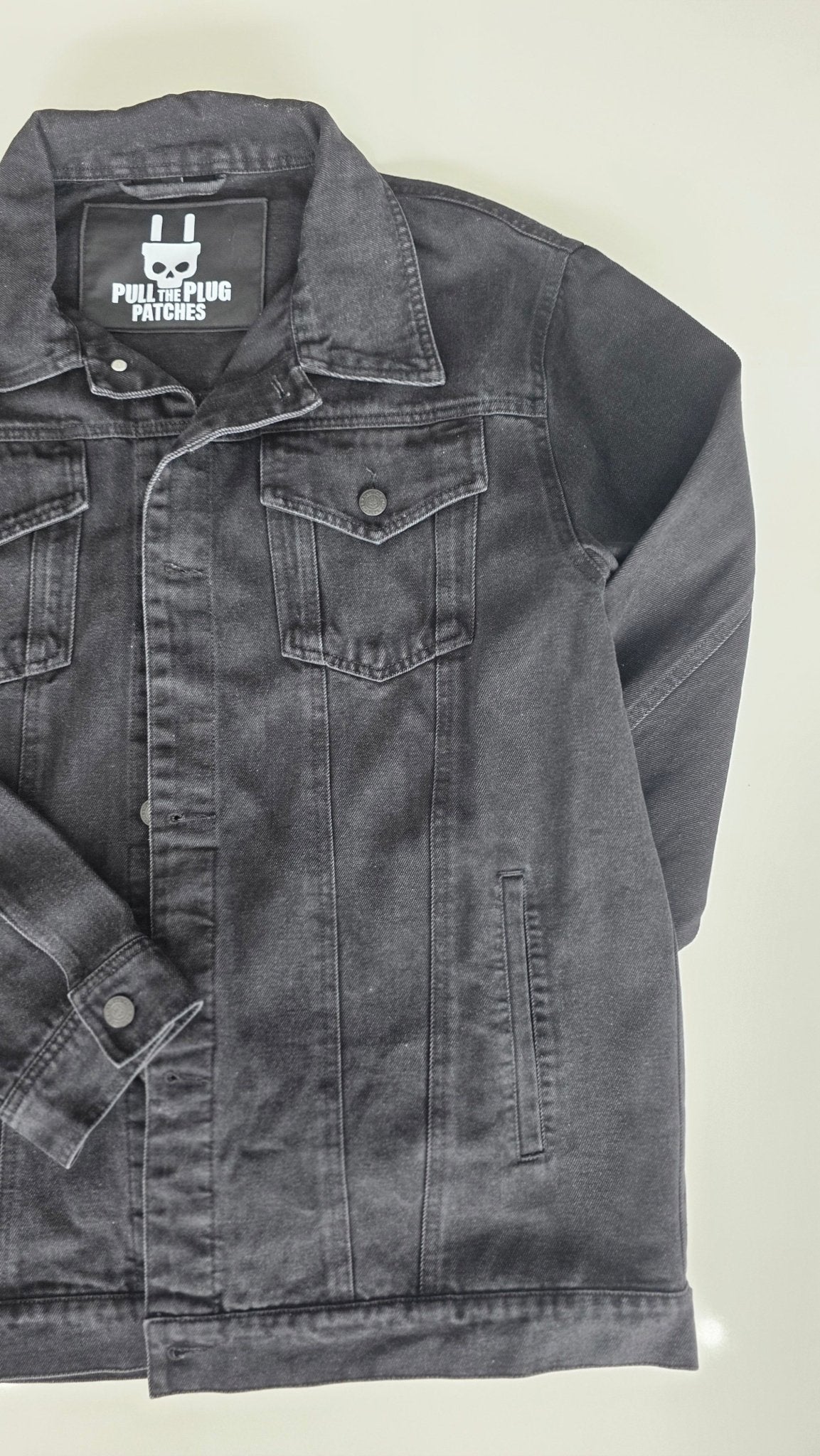 Veste à patchs noire de marque Pull The Plug - taille XL - Metalvest