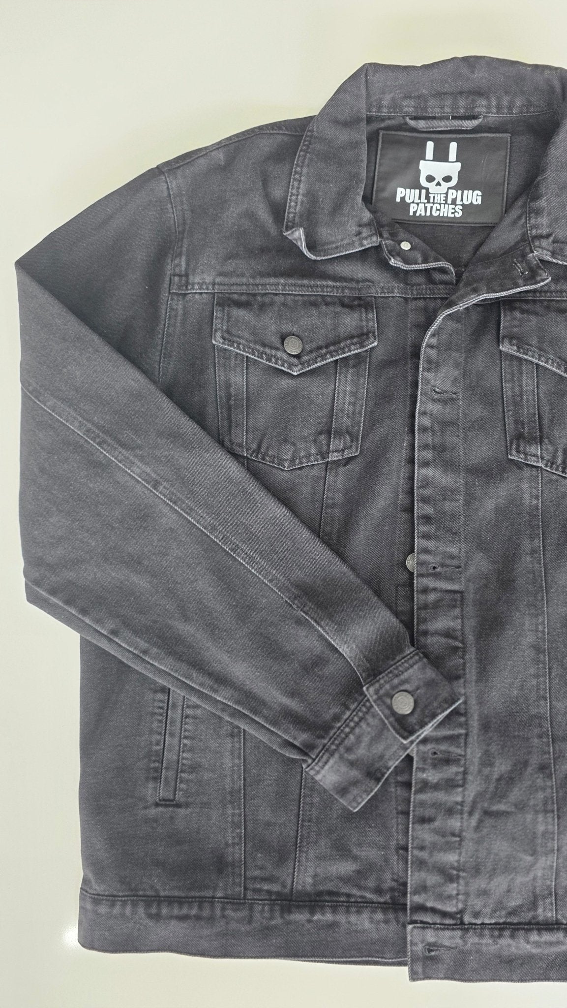 Veste à patchs noire de marque Pull The Plug - taille XL - Metalvest