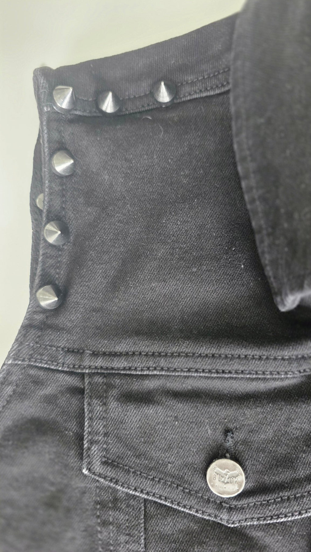 Veste à patchs noire femmes de marque Black Premium avec clous - tailles XL et 2XL - Metalvest