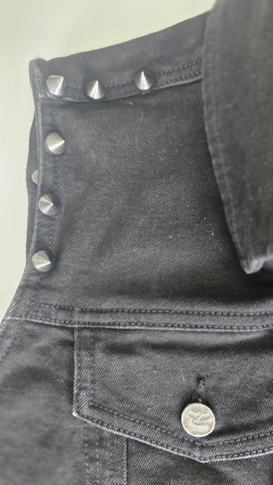 Veste à patchs noire femmes de marque Black Premium avec clous - tailles XL et 2XL - Metalvest