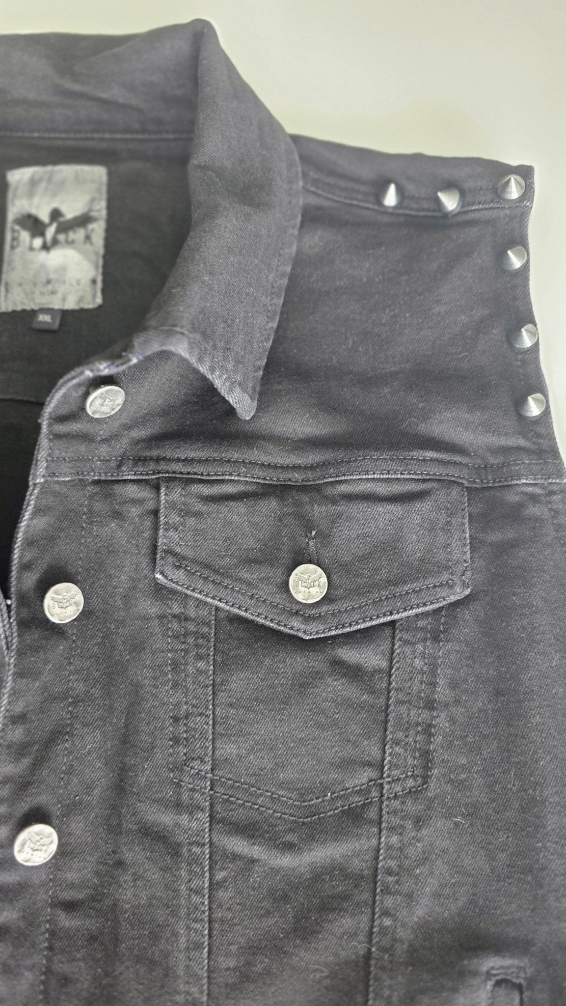 Veste à patchs noire femmes de marque Black Premium avec clous - tailles XL et 2XL - Metalvest
